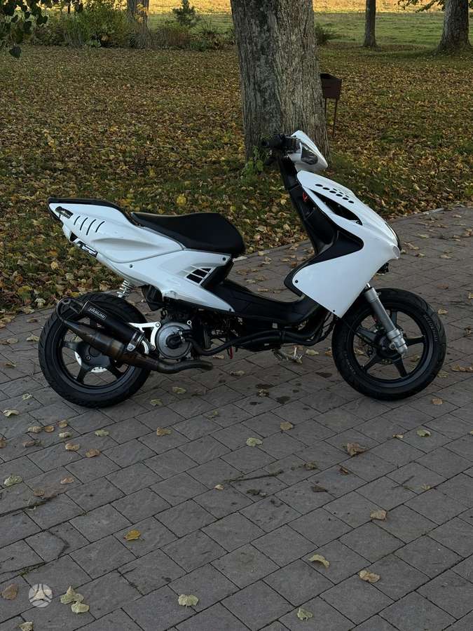 Yamaha Aerox 49cc, scooters / mopeds