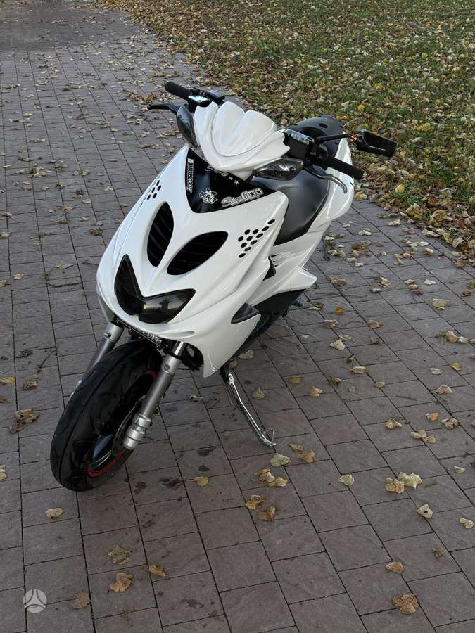 Yamaha Aerox 49cc, scooters / mopeds