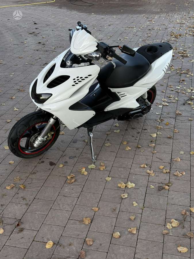 Yamaha Aerox 49cc, scooters / mopeds
