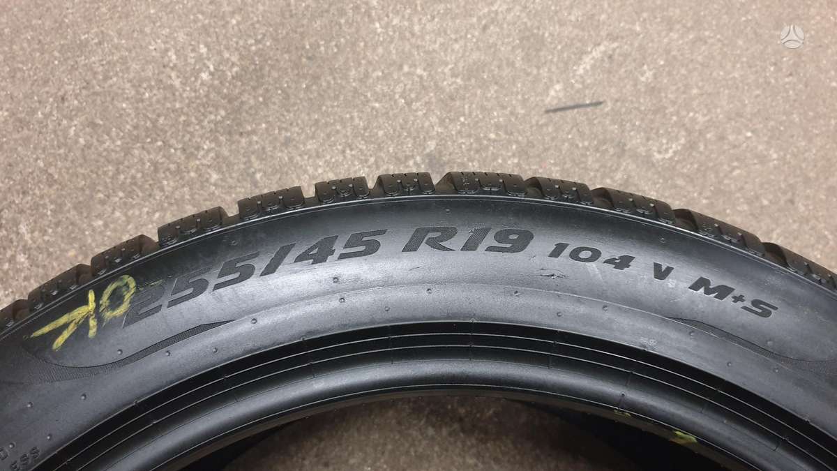 Pirelli PZero Winter, зимние 255/45 R19