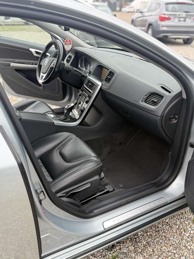 Volvo V60 2013 — photo 9