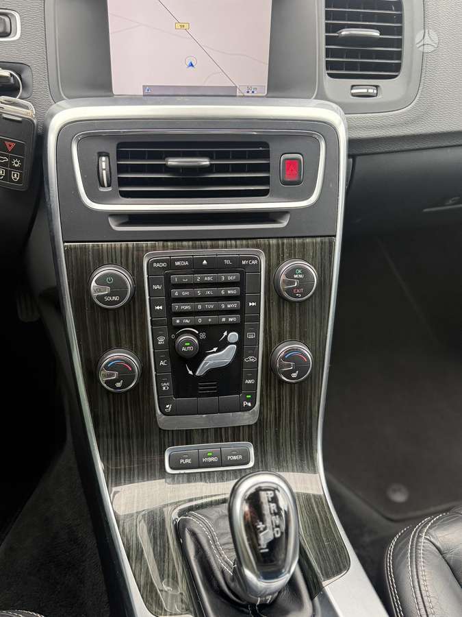 Volvo V60 2013 — photo 11