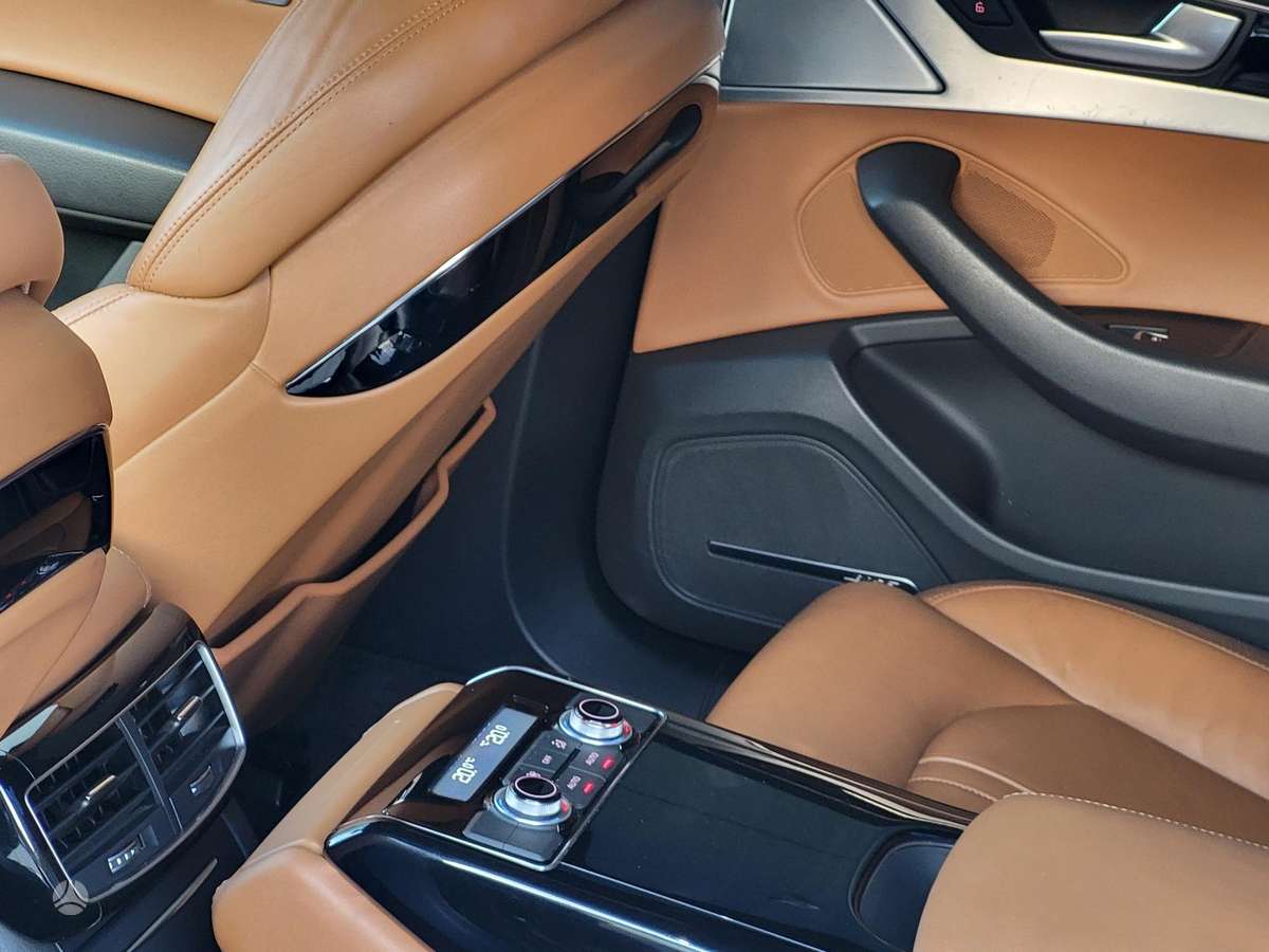 Audi A8, 3.0 l., sedanas