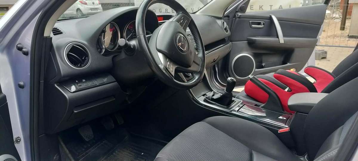Mazda 6, 2.0 l., Хэтчбек