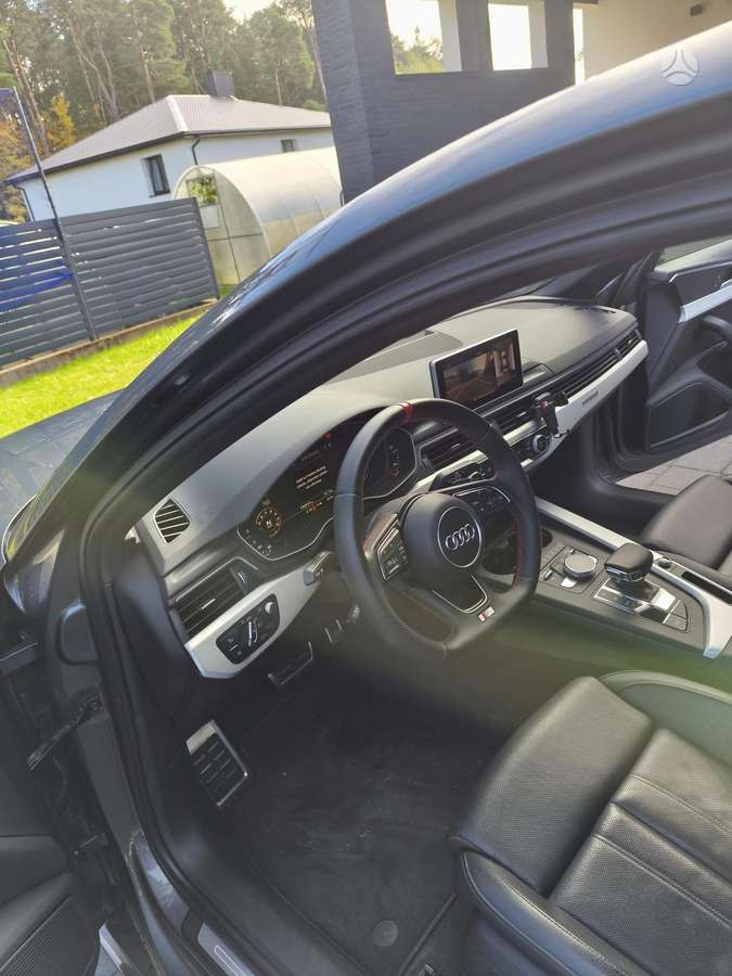 Audi A4, 2.0 l., Седан