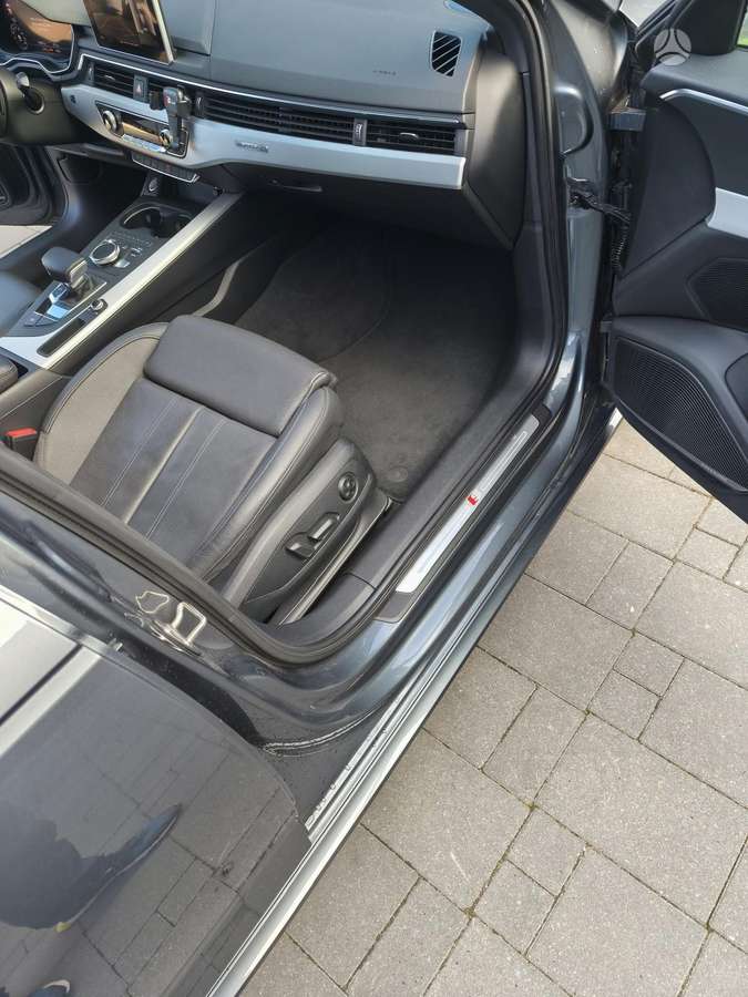 Audi A4, 2.0 l., Седан