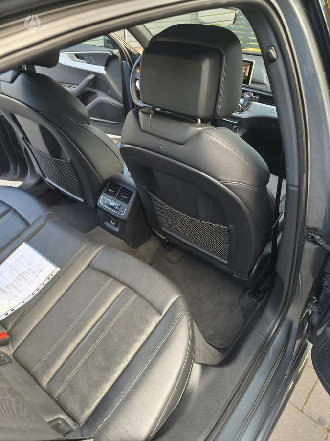 Audi A4, 2.0 l., Седан