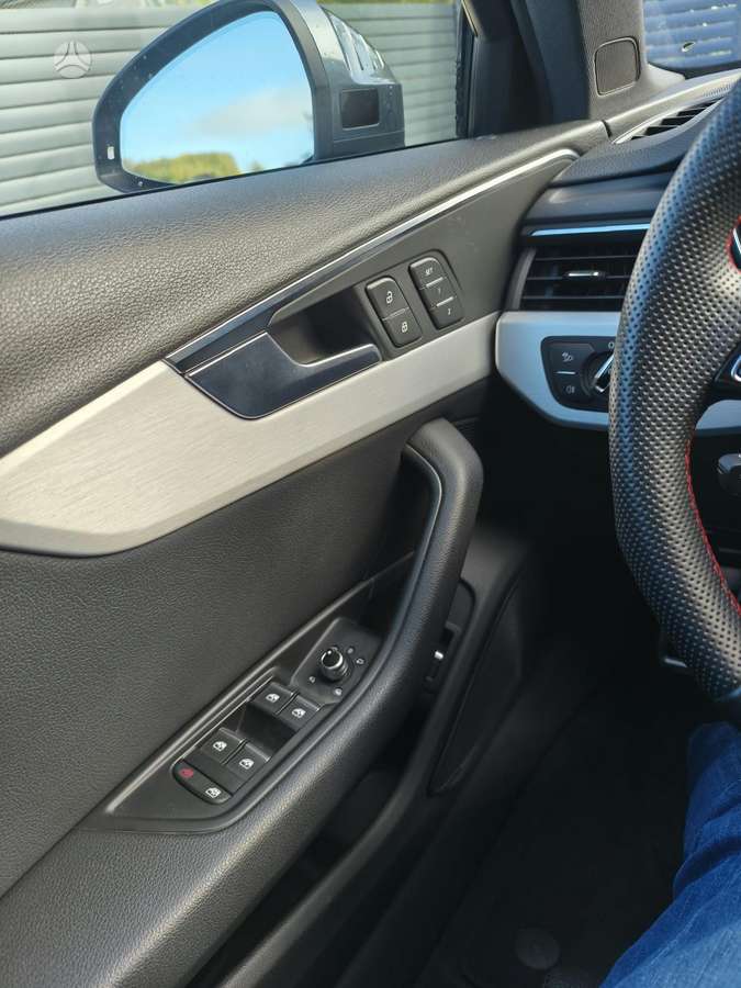 Audi A4, 2.0 l., Седан