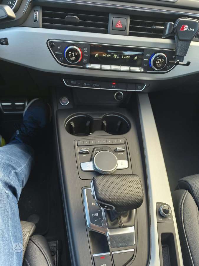Audi A4, 2.0 l., Седан