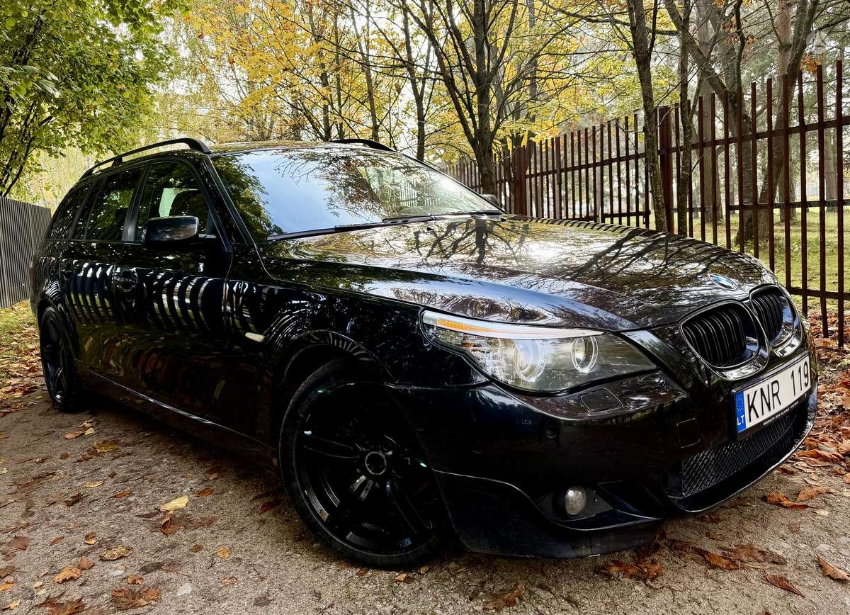BMW 520, universalas