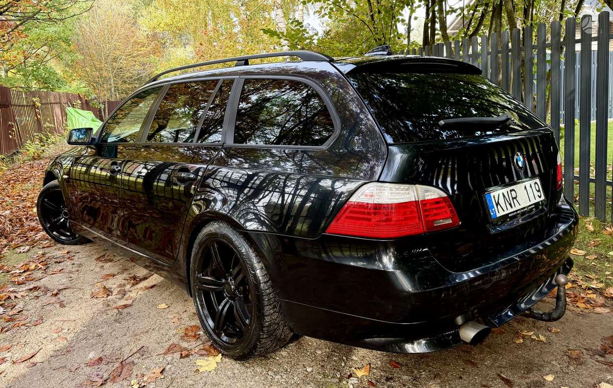BMW 520, universalas