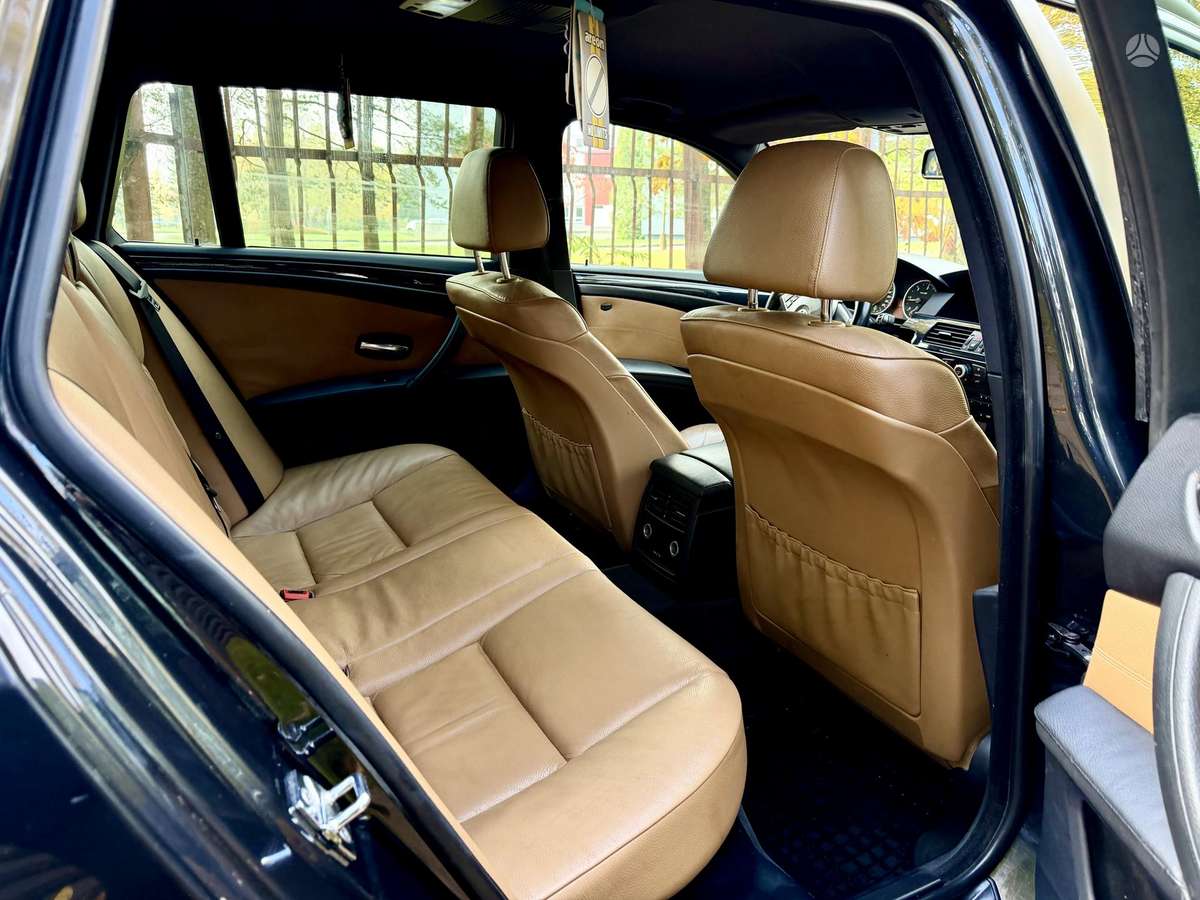BMW 520, universalas