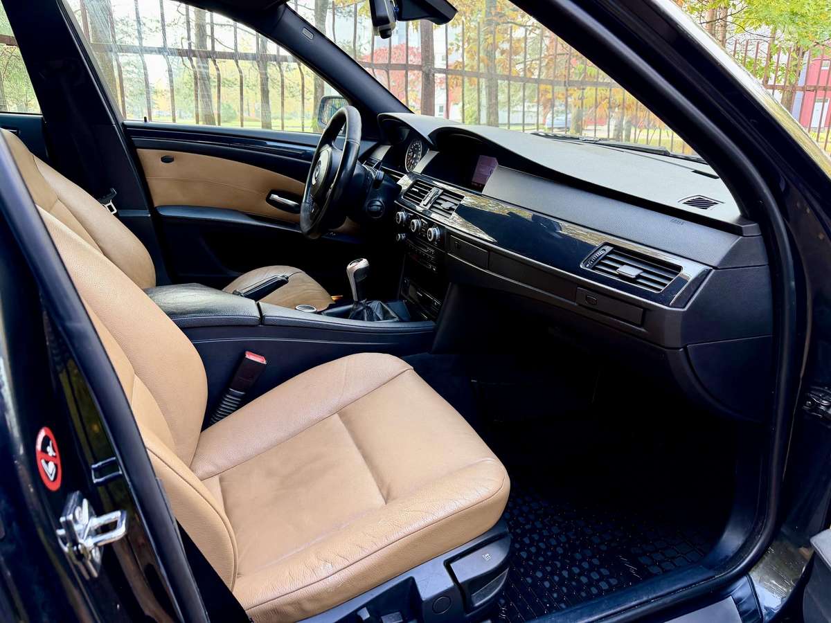 BMW 520, universalas