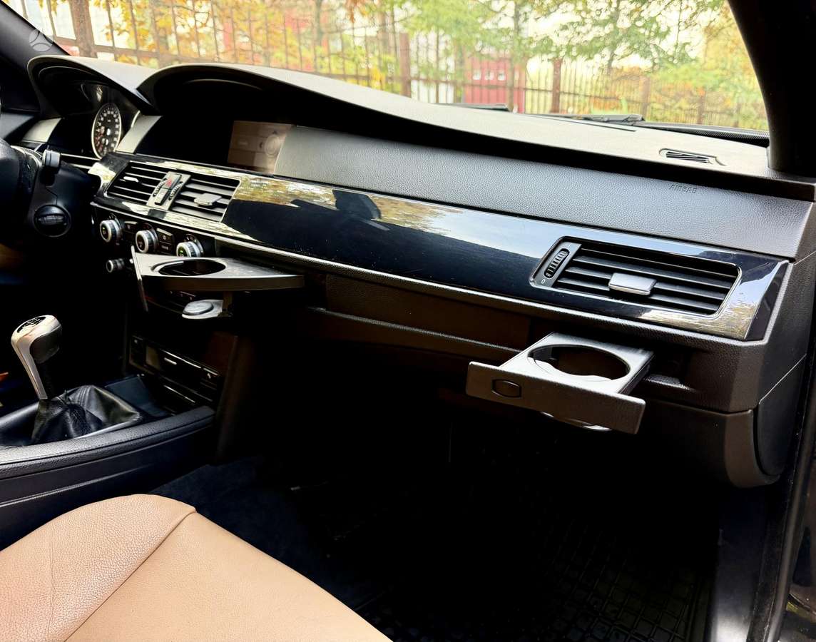 BMW 520, universalas