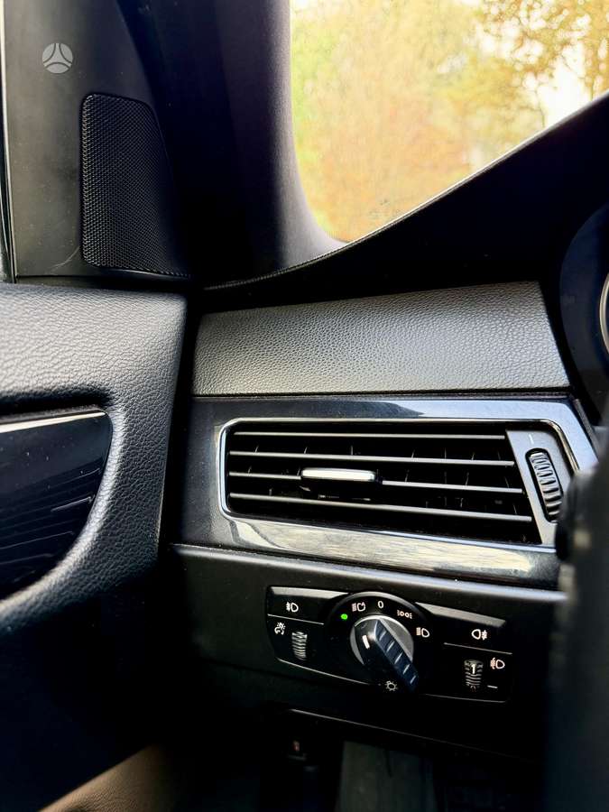 BMW 520, universalas