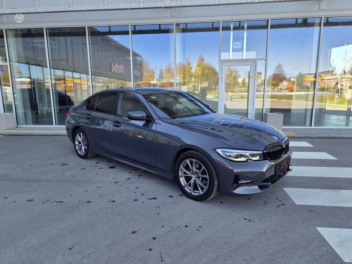 BMW 320, Седан