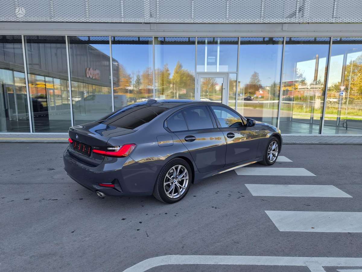 BMW 320, Седан