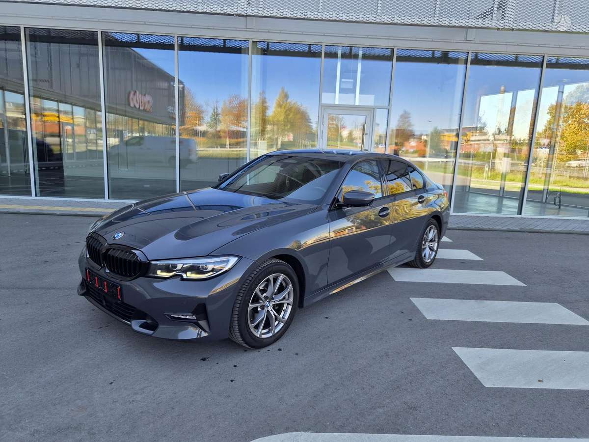 BMW 320, Седан