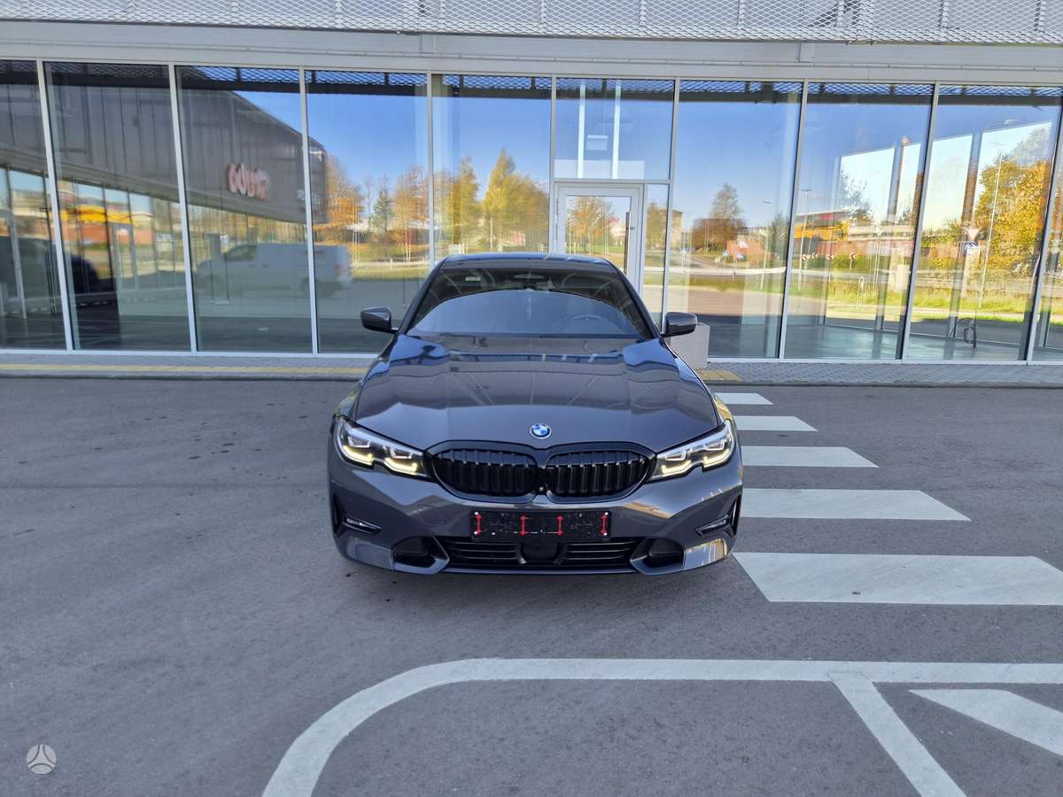 BMW 320, Седан