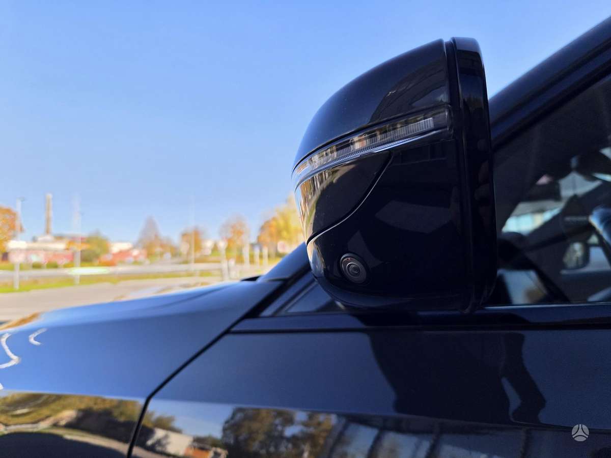 BMW 320, Седан