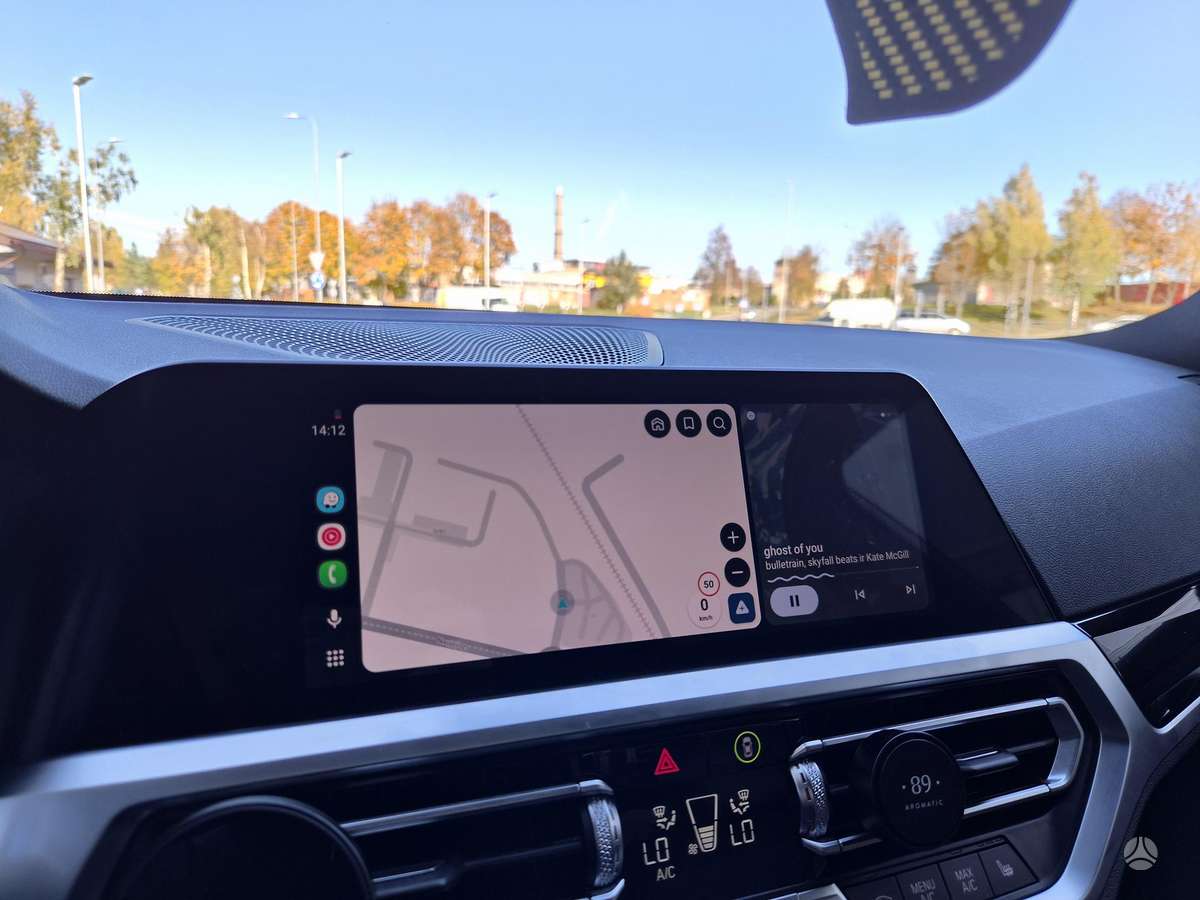 BMW 320, Седан