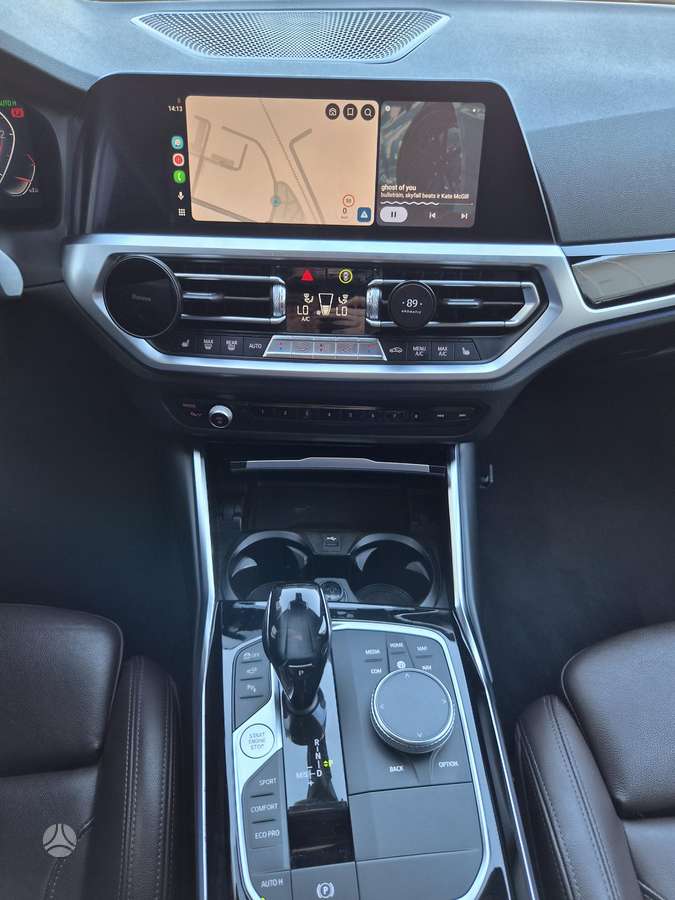 BMW 320, Седан