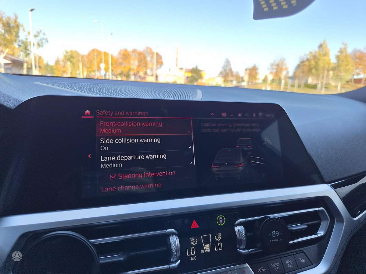 BMW 320, Седан