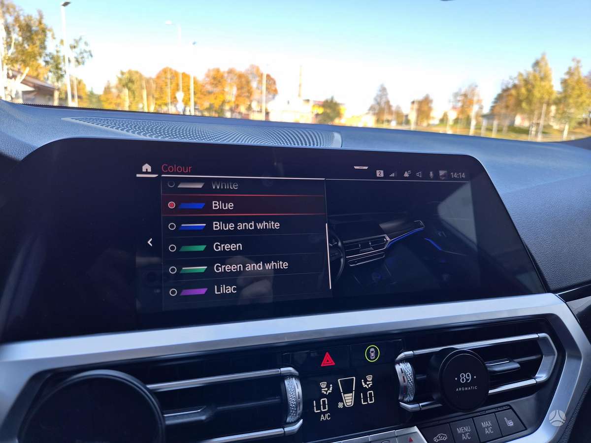 BMW 320, Седан
