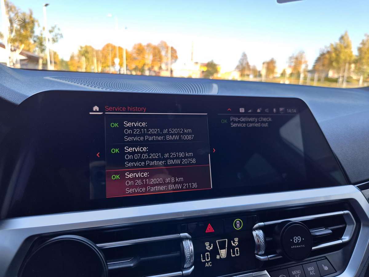 BMW 320, Седан