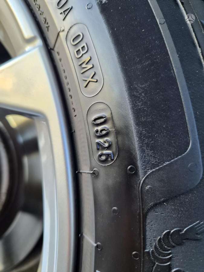 BMW 320, Седан
