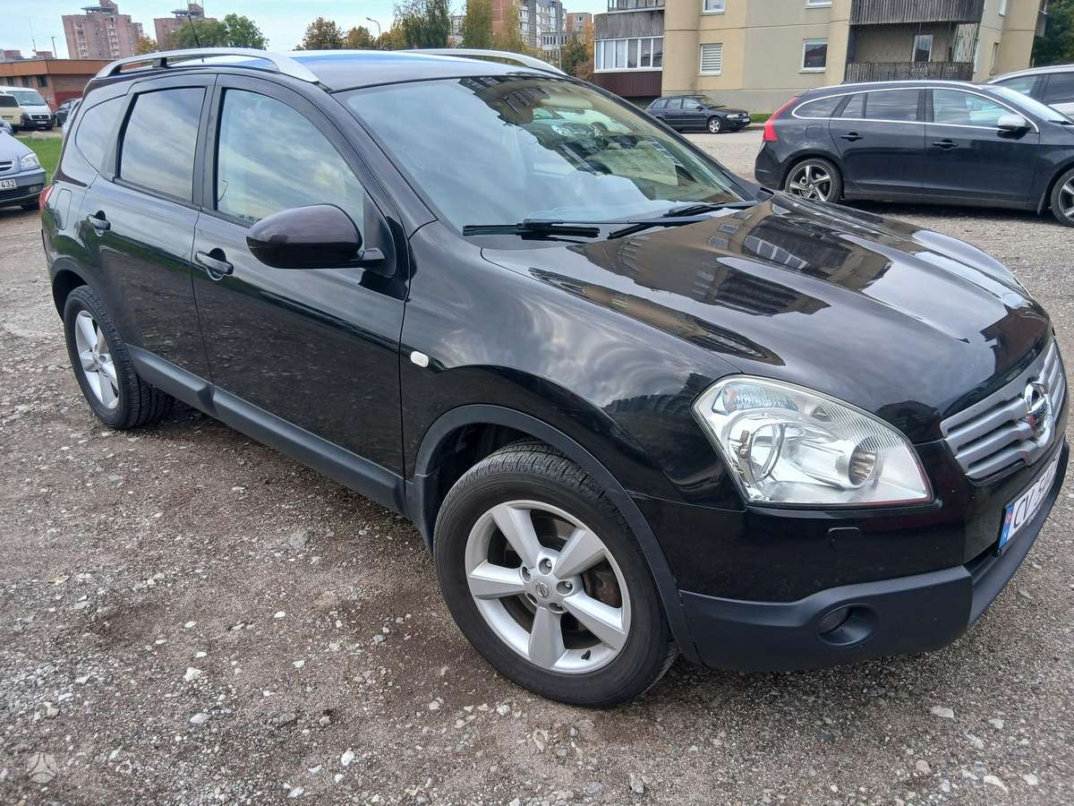 Nissan Qashqai+2 2009 — rear view