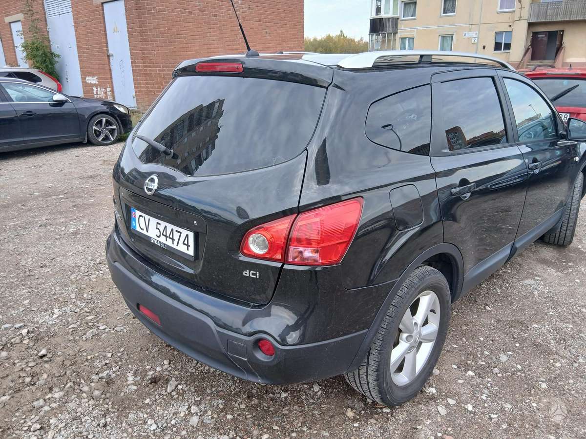 Nissan Qashqai+2 2009 — interior