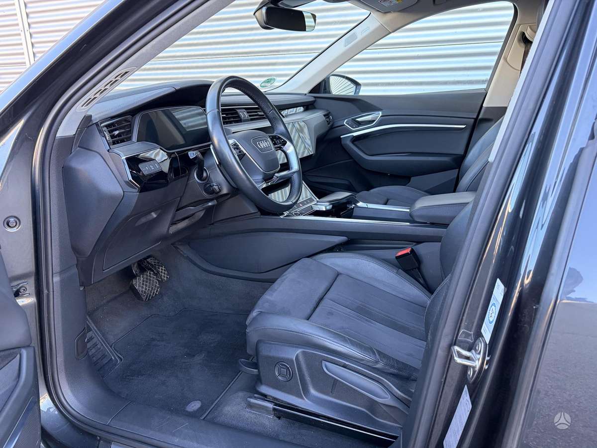 Audi e-tron, 95 кВт·ч, Внедорожник / Кроссовер
