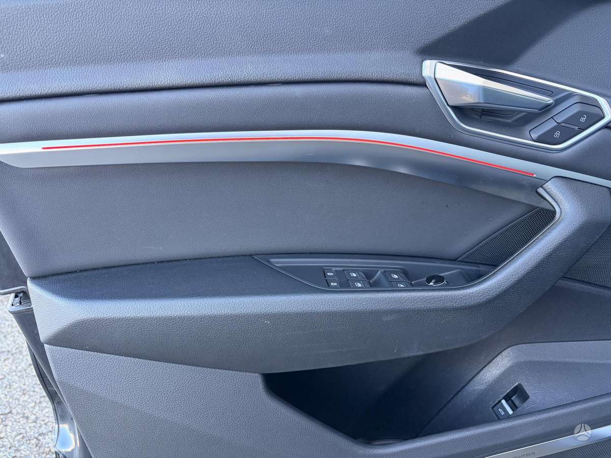Audi e-tron, 95 кВт·ч, Внедорожник / Кроссовер