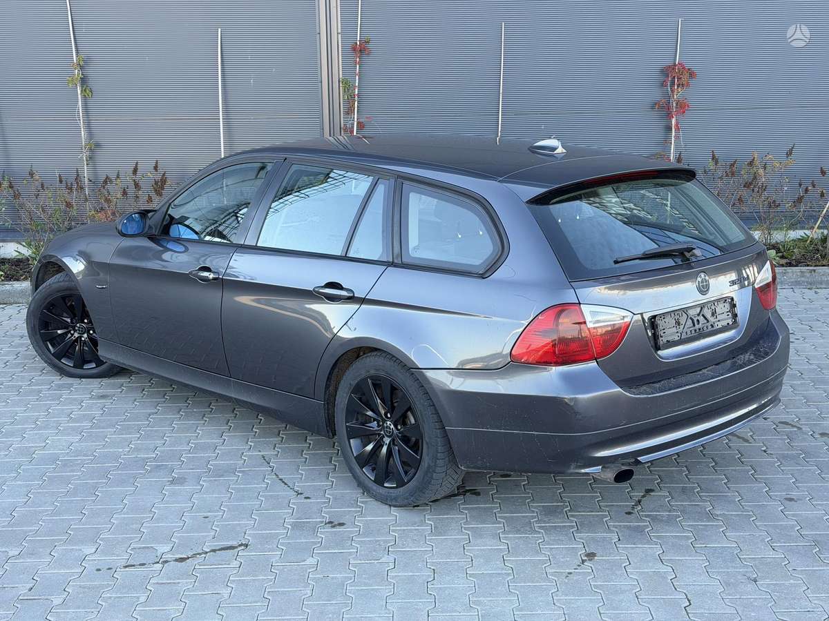 BMW 320 2007 — салон