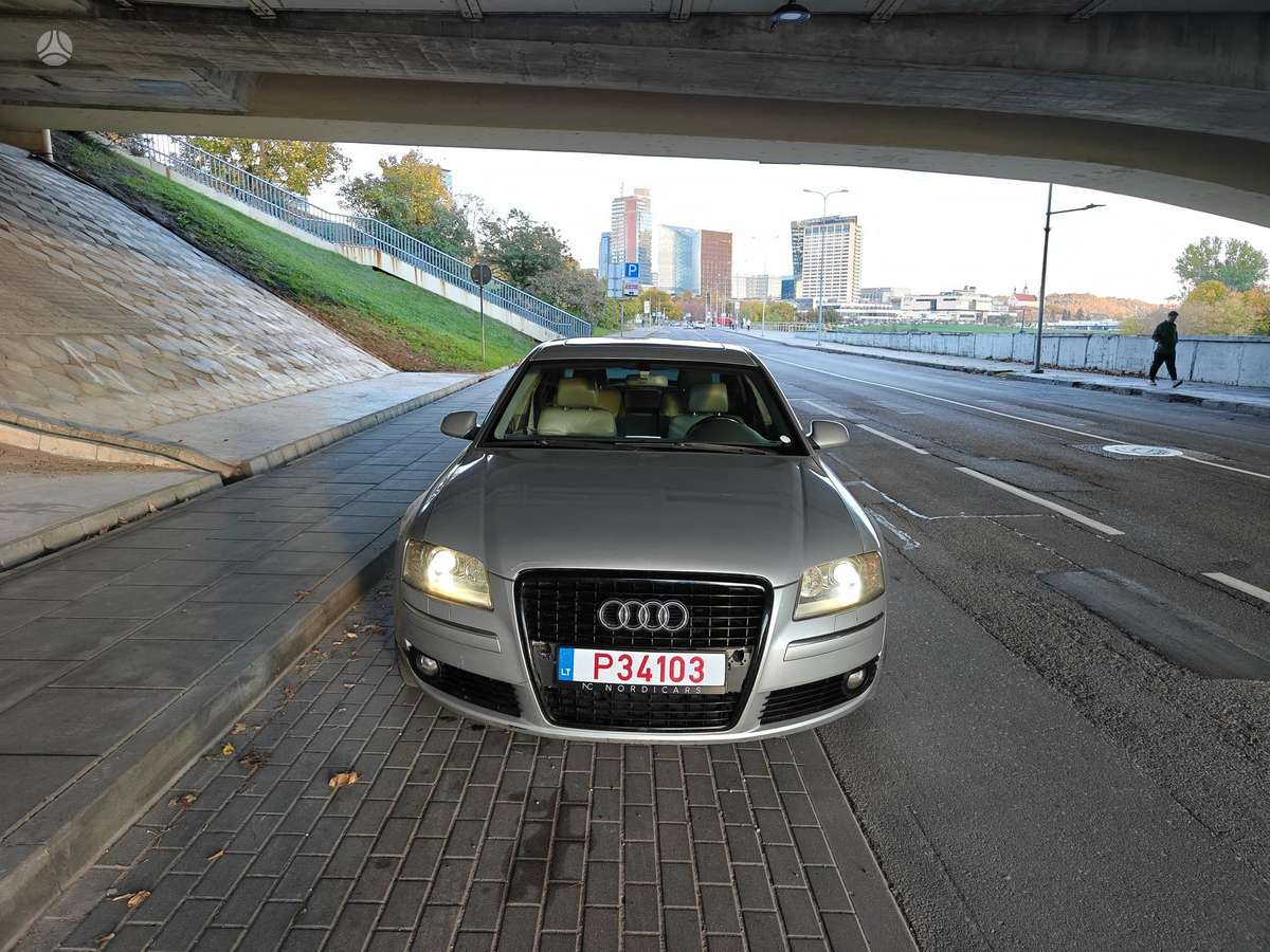 Audi A8, 4.2 l., Седан