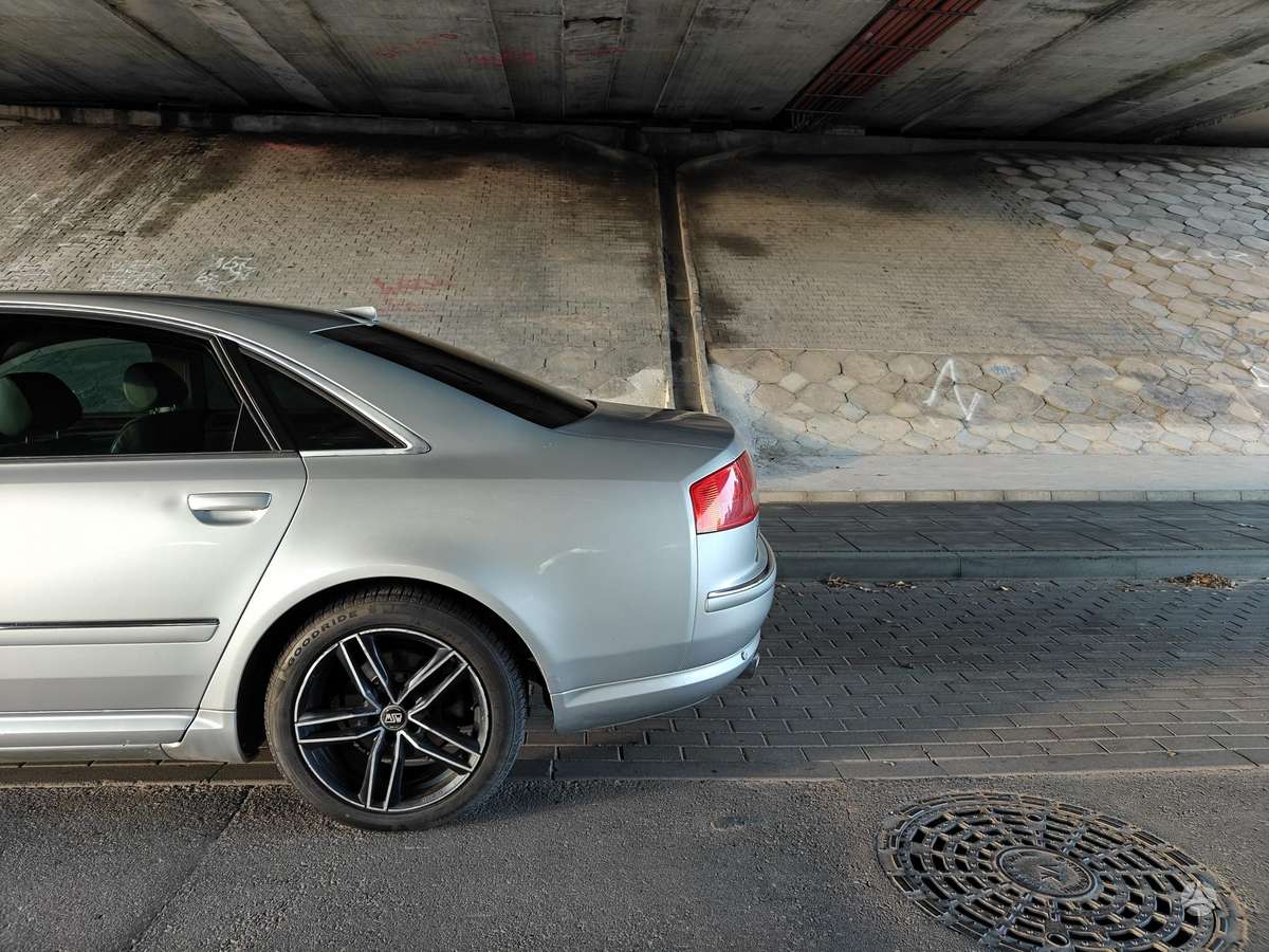 Audi A8, 4.2 l., Седан