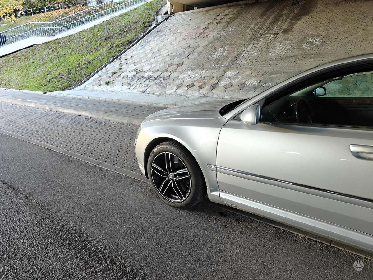 Audi A8, 4.2 l., Седан