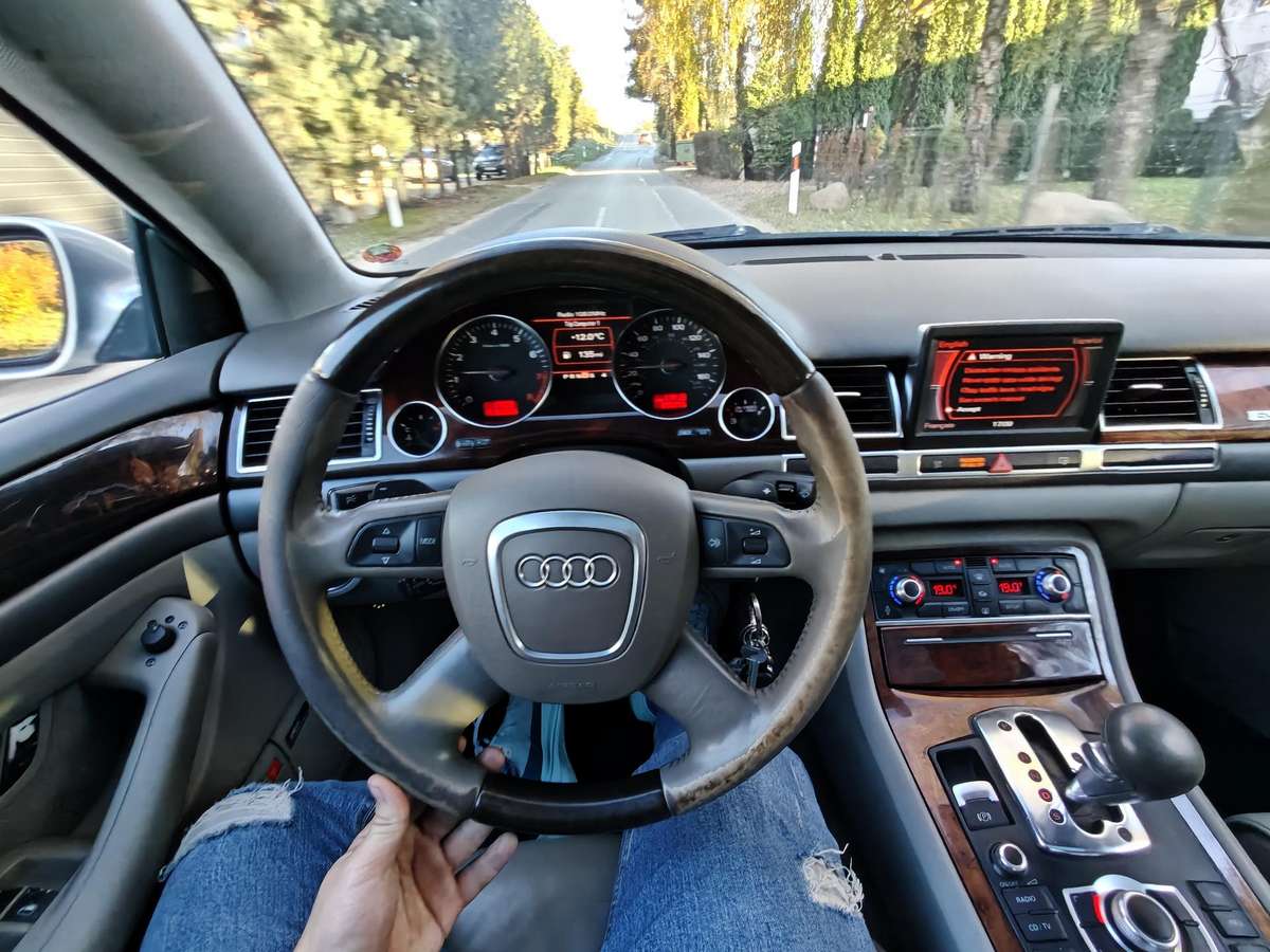Audi A8, 4.2 l., Седан