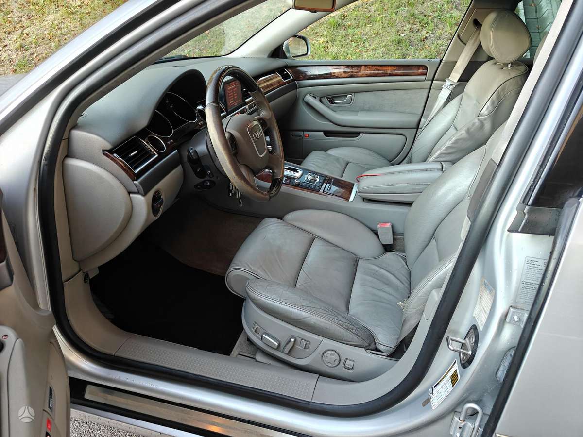 Audi A8, 4.2 l., Седан