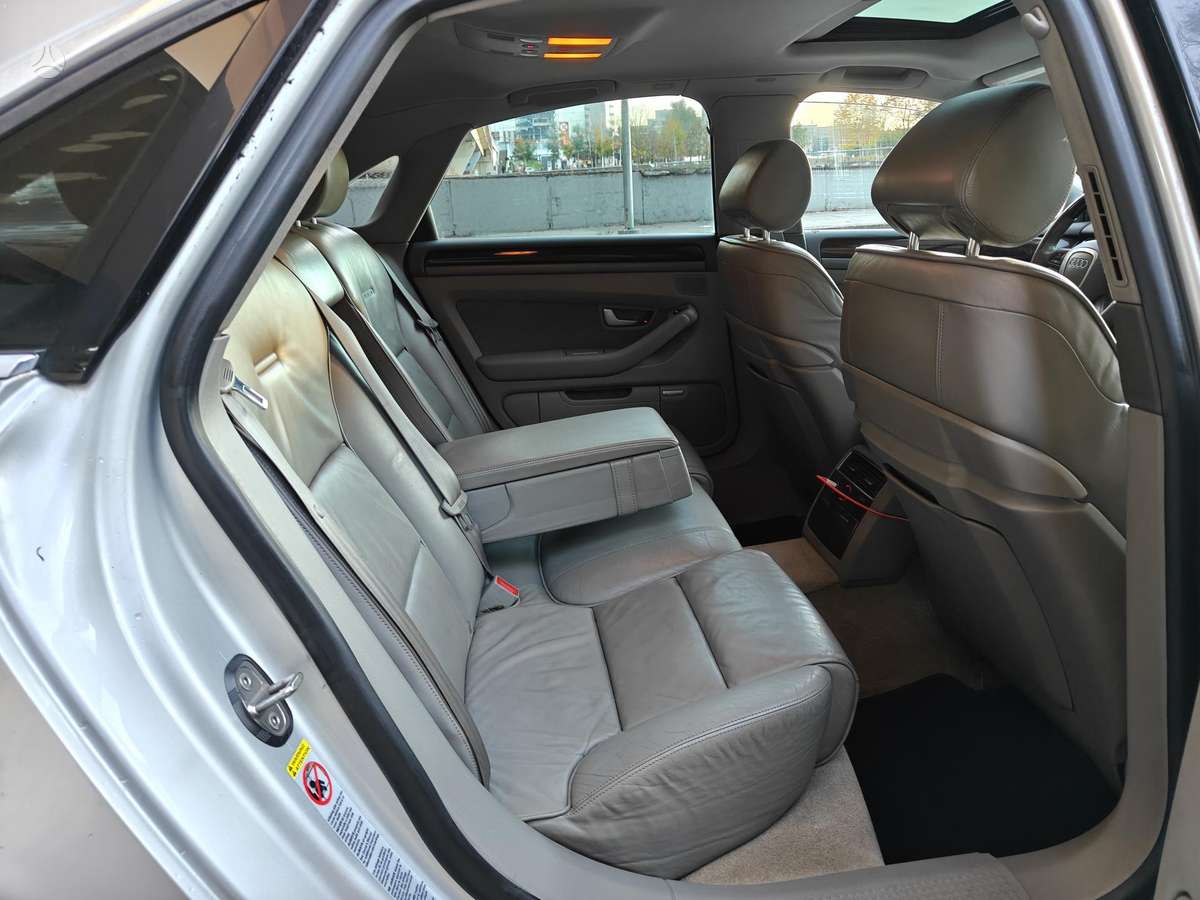 Audi A8, 4.2 l., Седан