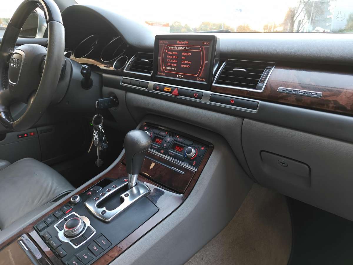 Audi A8, 4.2 l., Седан