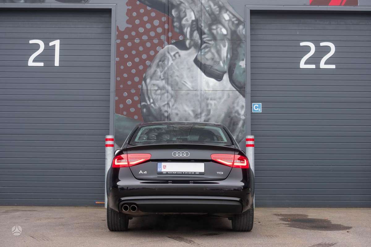 Audi A4, 2.0 l., Седан