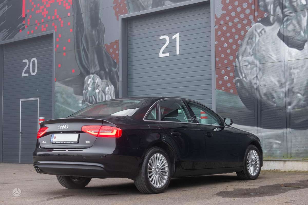 Audi A4, 2.0 l., Седан