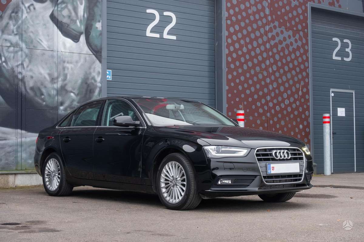 Audi A4, 2.0 l., Седан