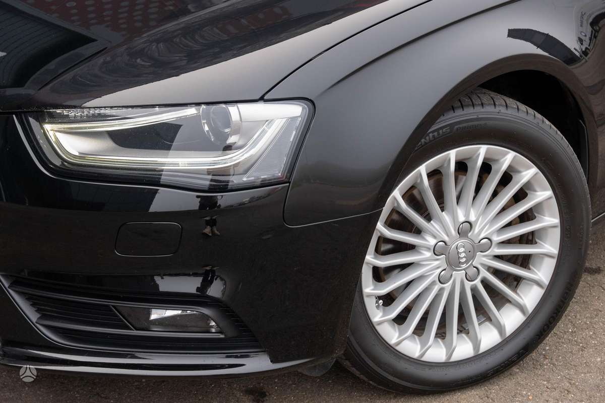 Audi A4, 2.0 l., Седан