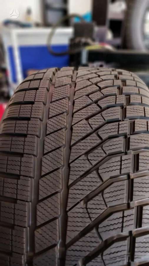 Falken EUROWINTER HS02PRO, зимние 245/35 R19