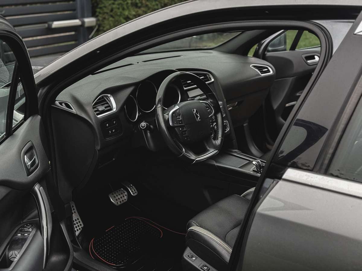 Citroen DS4, 1.6 l., hatchback