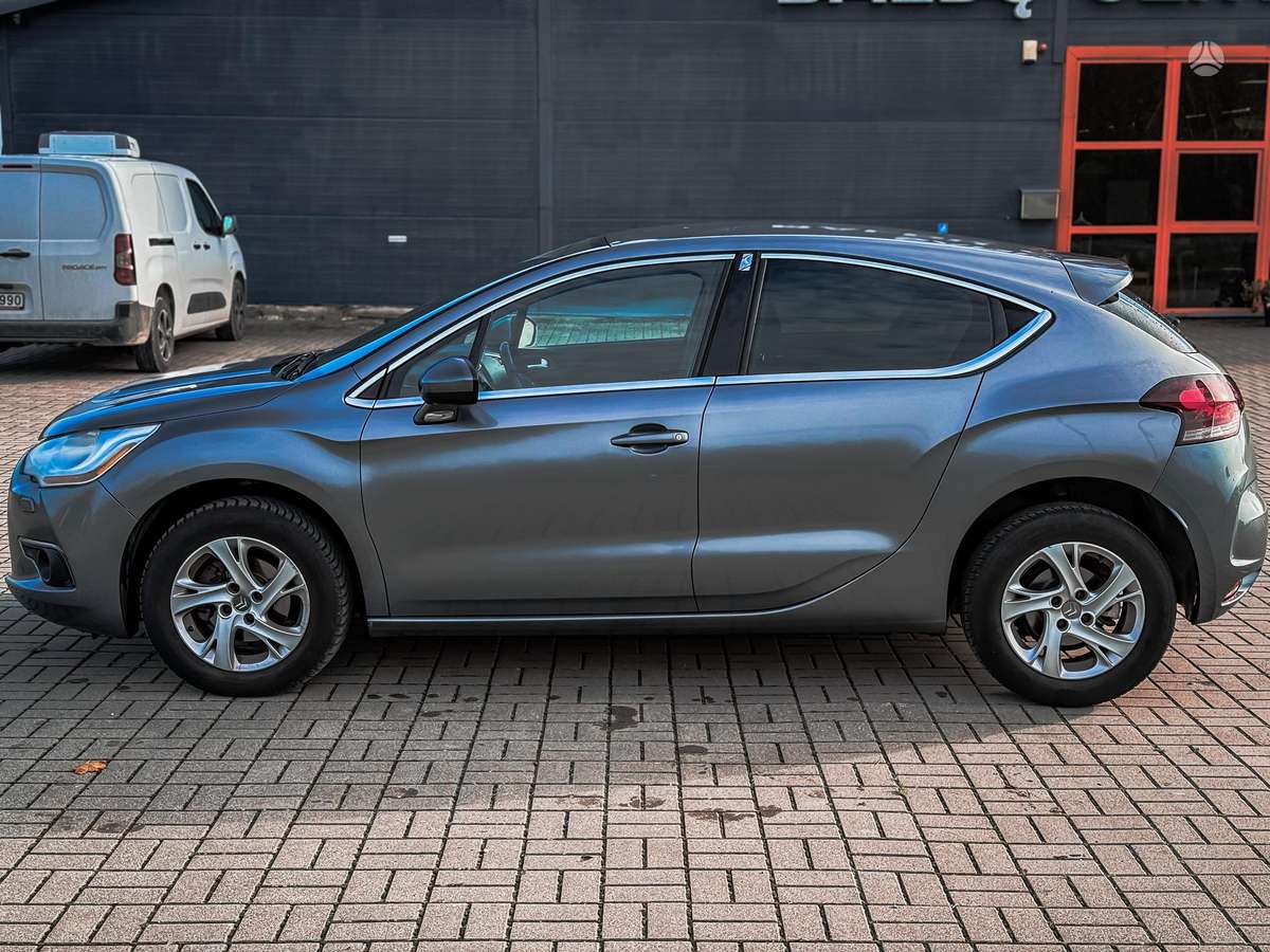 Citroen DS4, 1.6 l., hatchback