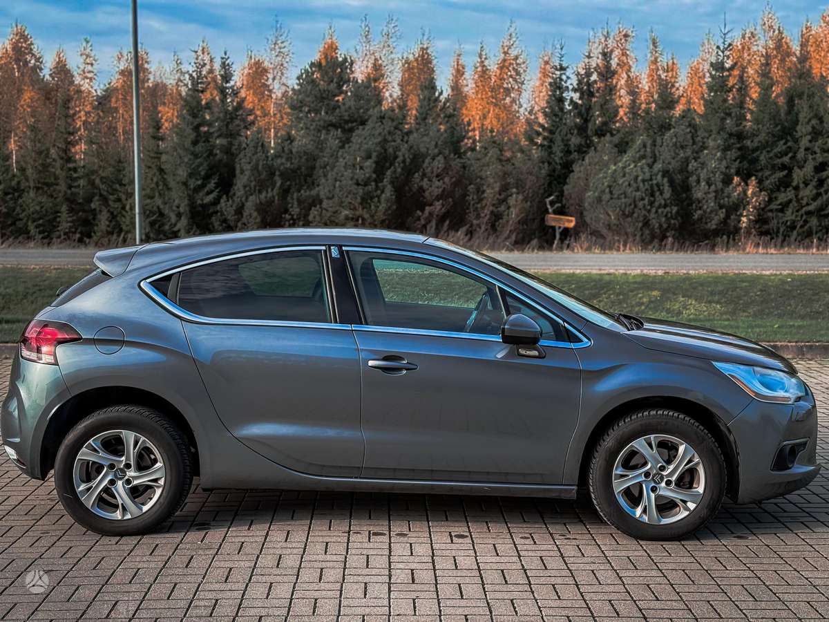 Citroen DS4, 1.6 l., hatchback